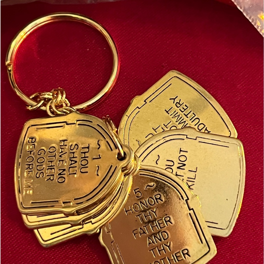 Ten Commandments key ring from vintage Avon 1999 new never used in box!
